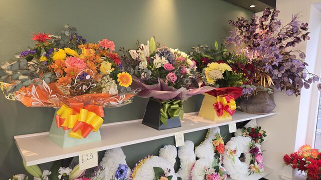 bouquet box fresh flowers Kidderminster florist Pat’s Petals