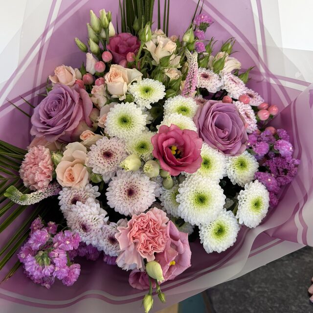 hand tied bouquet fresh flowers Kidderminster florist Pat’s Petals